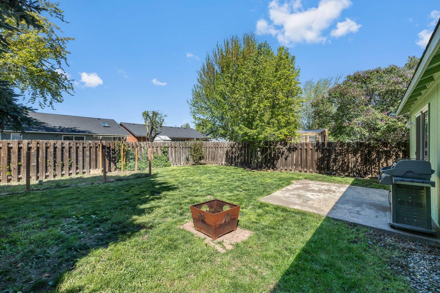Photo of 755 NE Negus Place 25 of 31