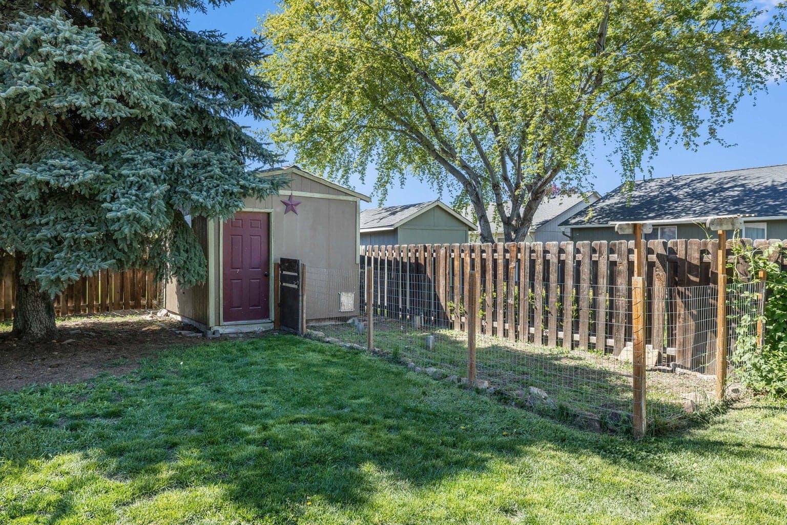Photo of 755 NE Negus Place 27 of 31