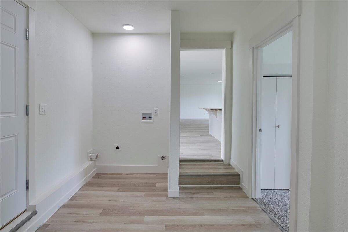 Photo of 2360 SW Salmon Avenue 12 of 23
