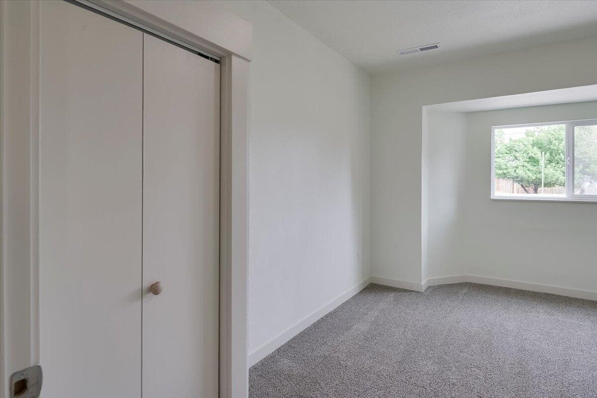 Photo of 2360 SW Salmon Avenue 13 of 23
