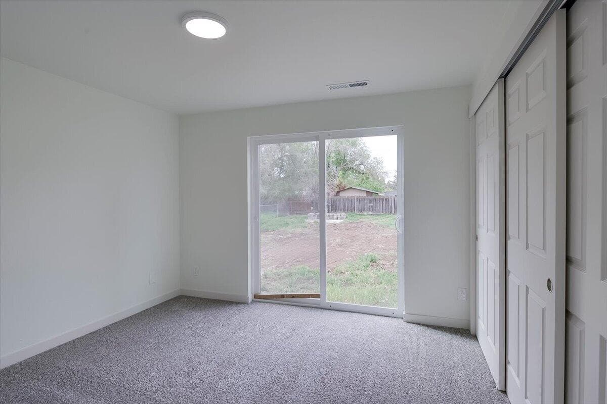 Photo of 2360 SW Salmon Avenue 17 of 23