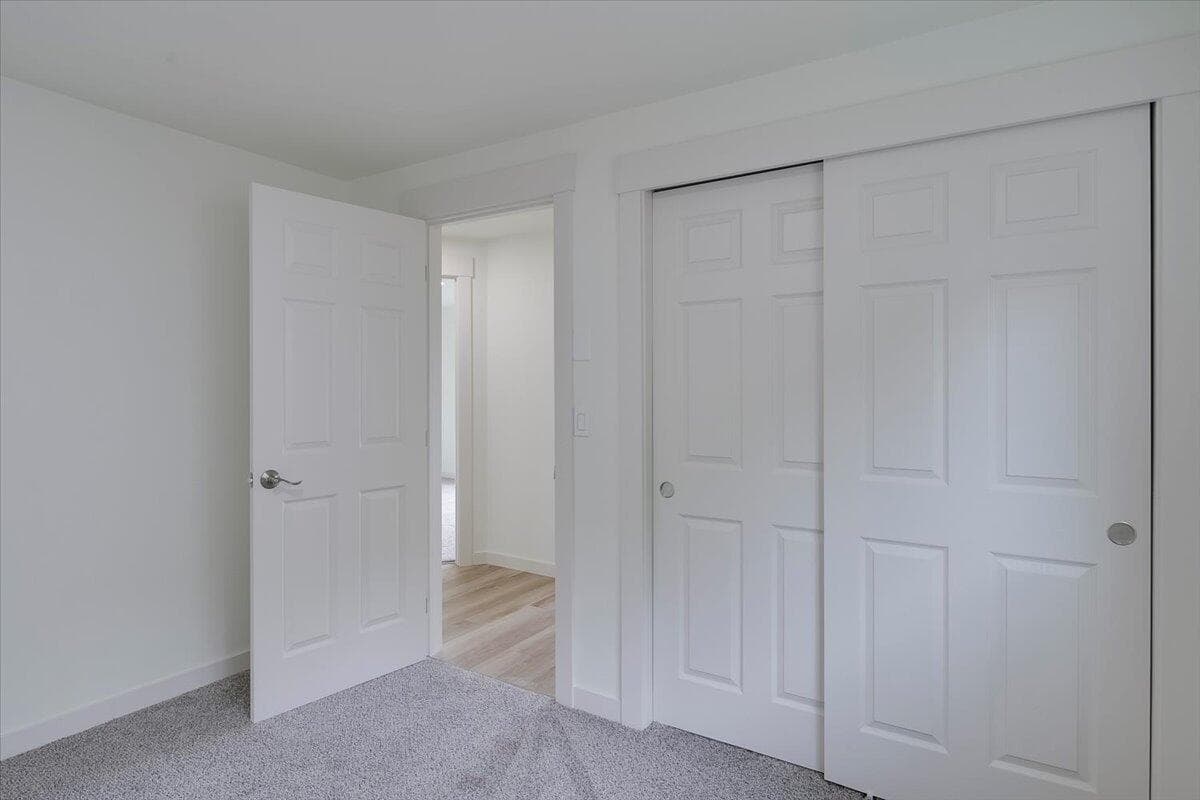 Photo of 2360 SW Salmon Avenue 18 of 23