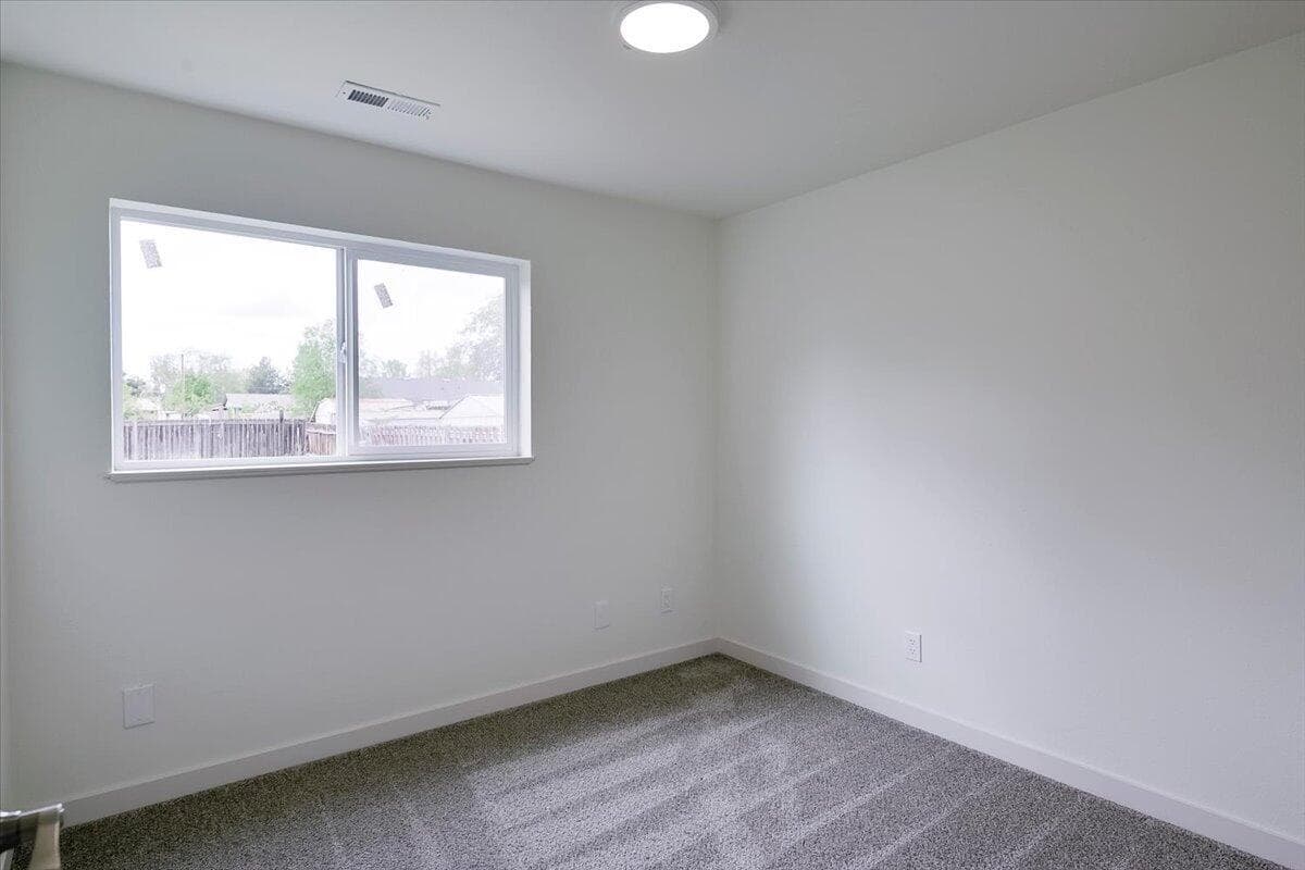 Photo of 2360 SW Salmon Avenue 19 of 23