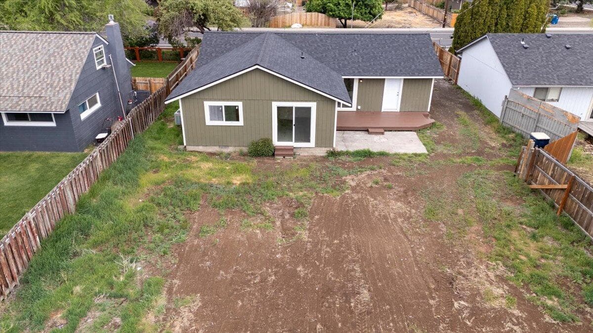 Photo of 2360 SW Salmon Avenue 21 of 23