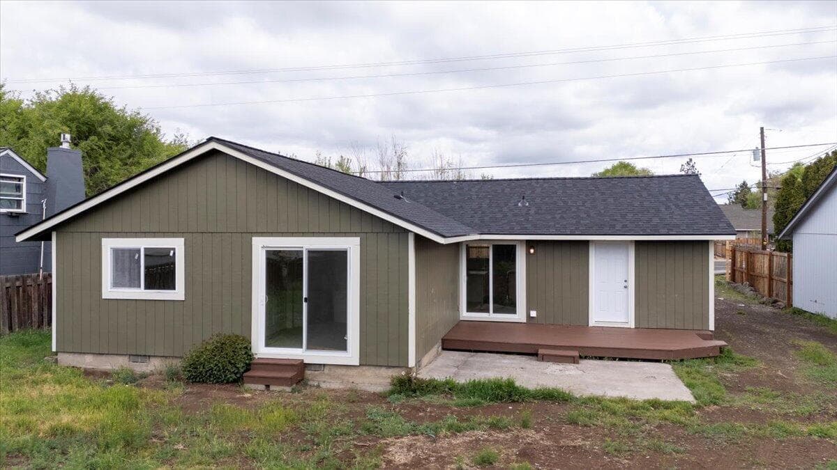 Photo of 2360 SW Salmon Avenue 22 of 23