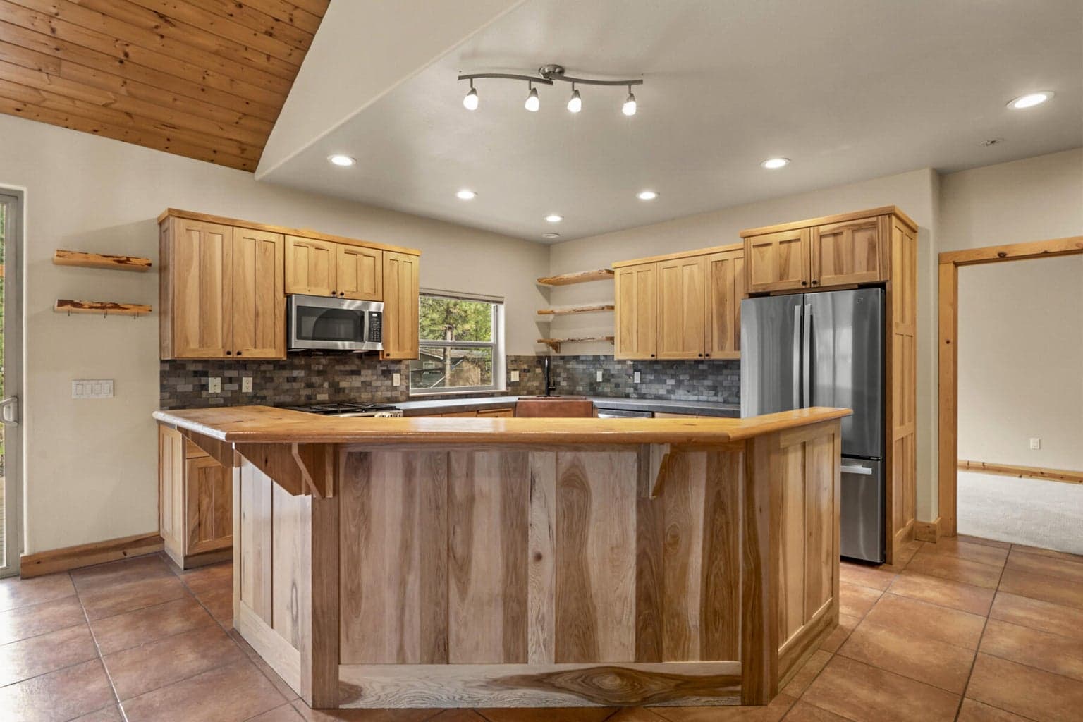 Photo of 60511 Umatilla Circle 16 of 43