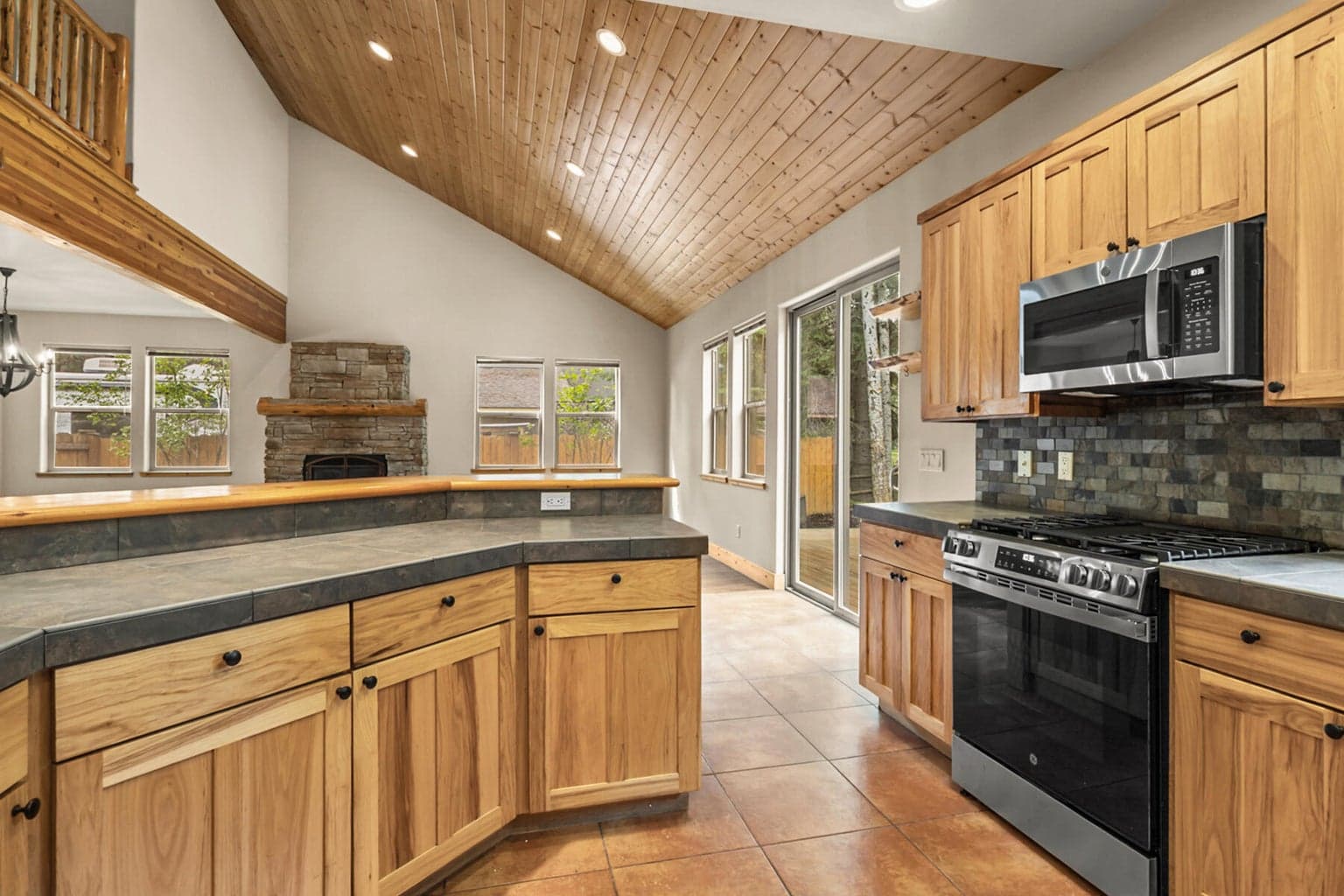 Photo of 60511 Umatilla Circle 19 of 43