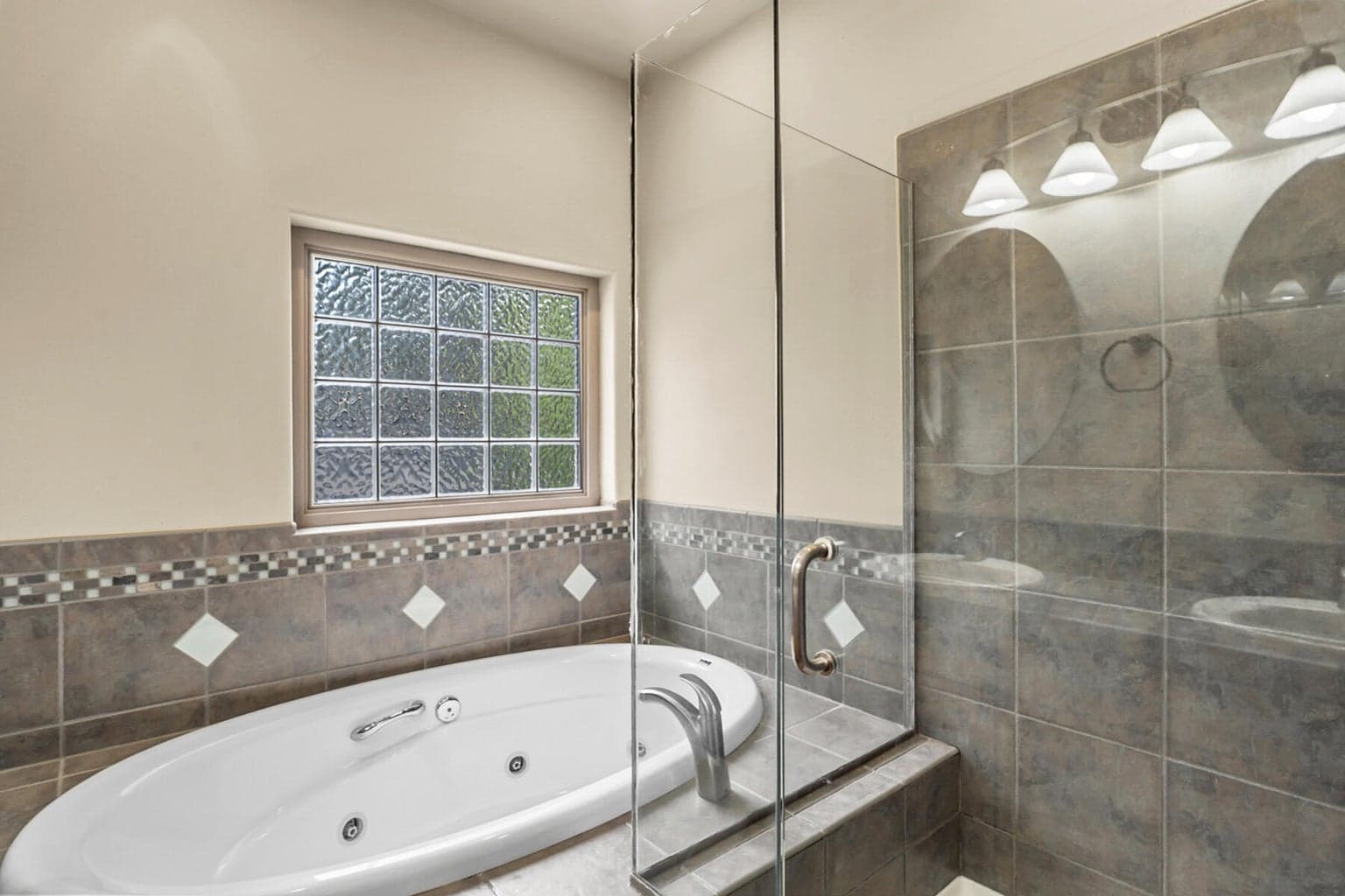 Photo of 60511 Umatilla Circle 32 of 43