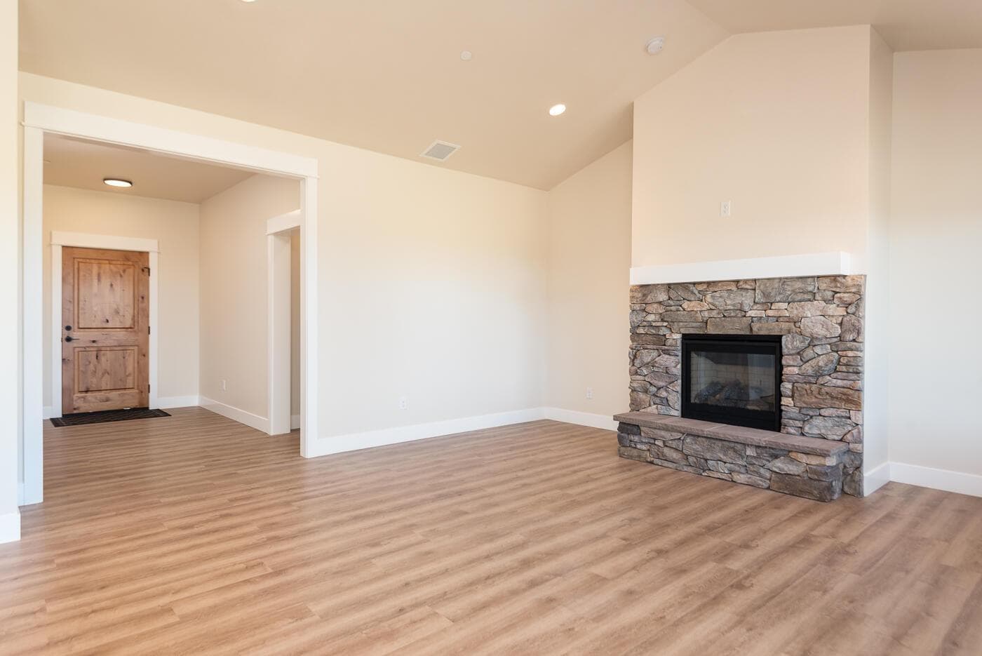 Photo of 1492 SE Texas Circle 10 of 40