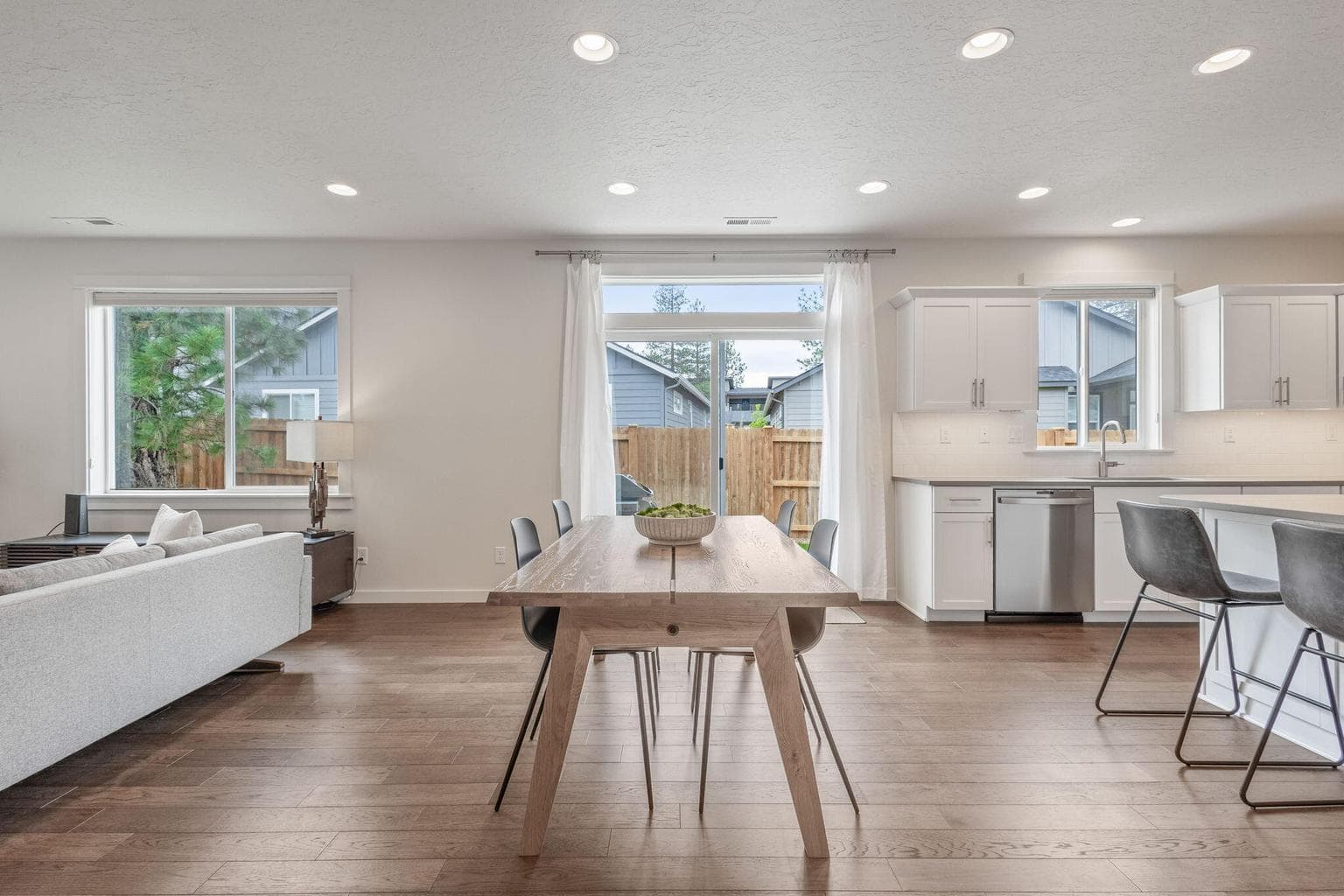 Photo of 619 N Willitts Street 11 of 46