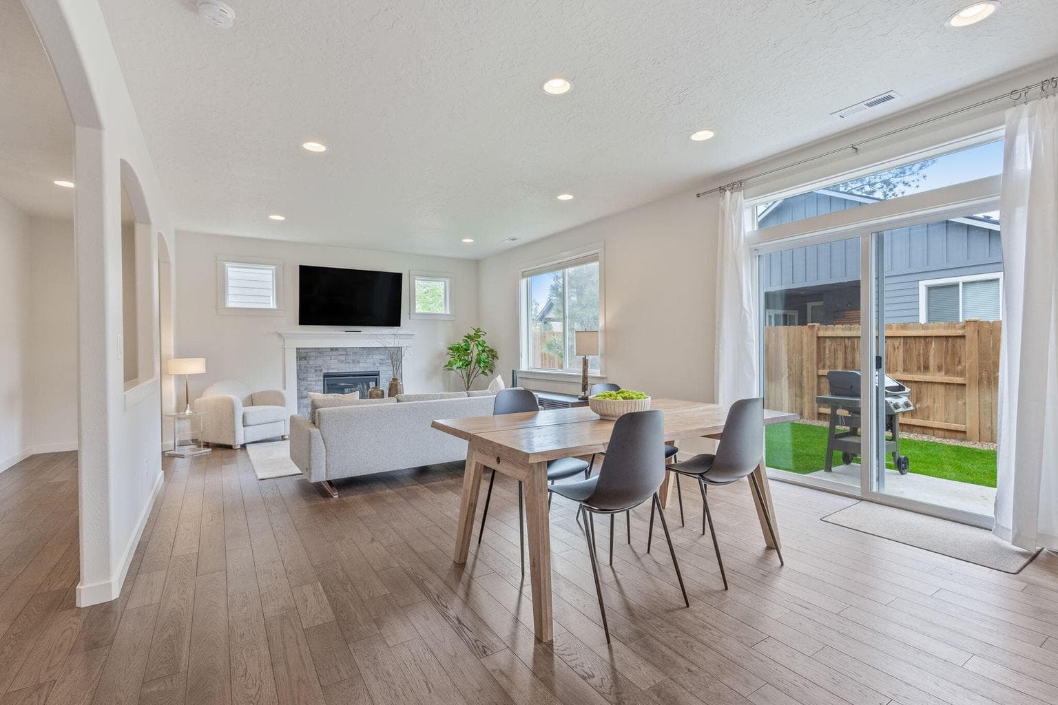 Photo of 619 N Willitts Street 12 of 46