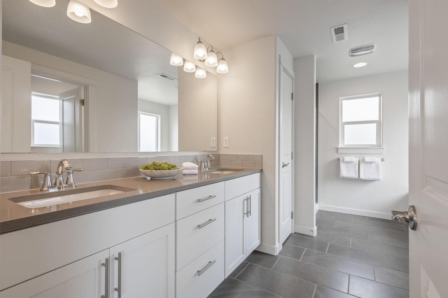 Photo of 619 N Willitts Street 29 of 46
