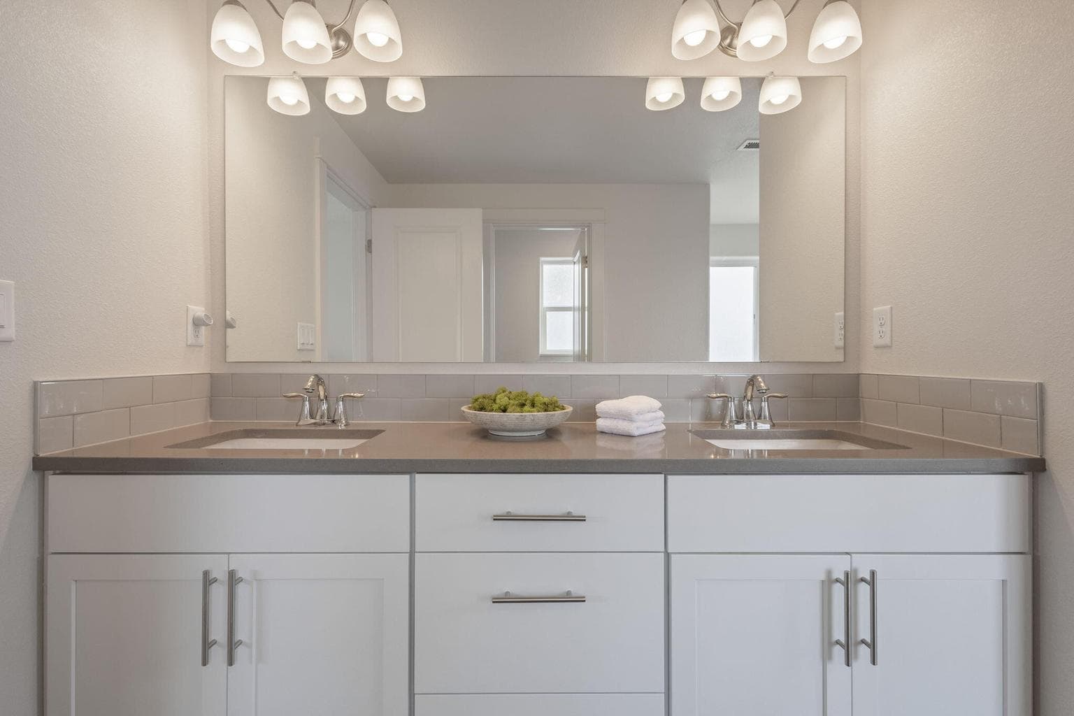 Photo of 619 N Willitts Street 30 of 46