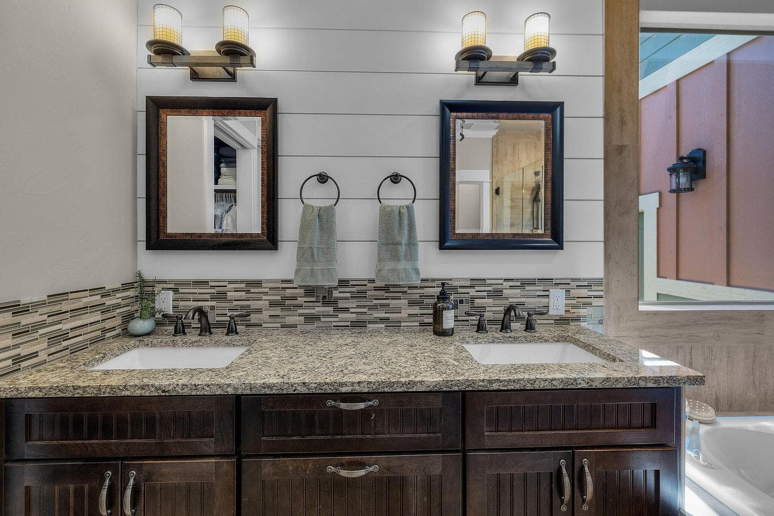 Dual vanities in primary bath