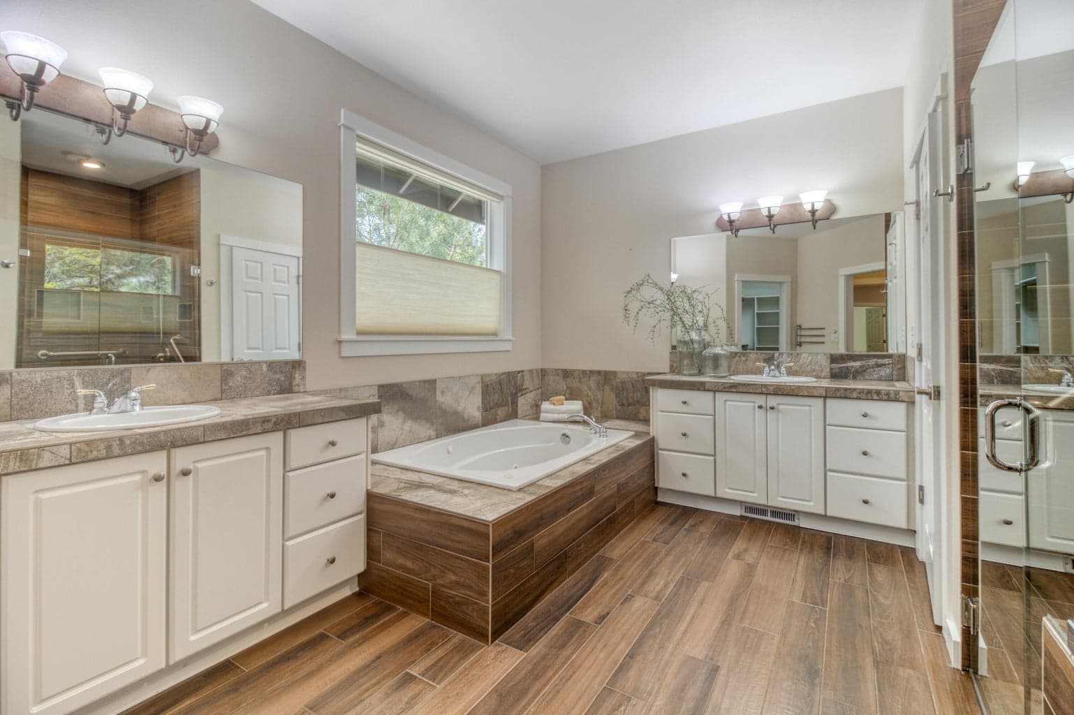 Photo of 3290 NW Massey Drive 17 of 25