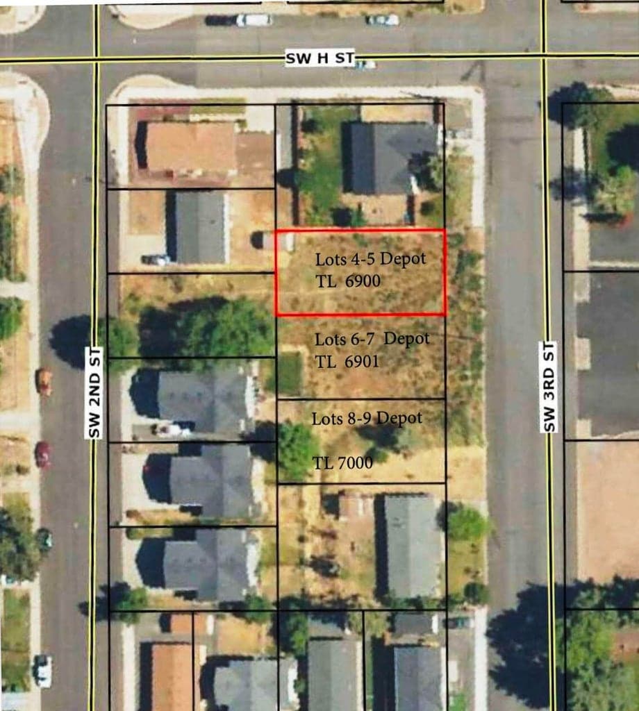 Aerial view of streets and lots (top of map is North). 3rd St lots approx. 50 X 100' each parcel.