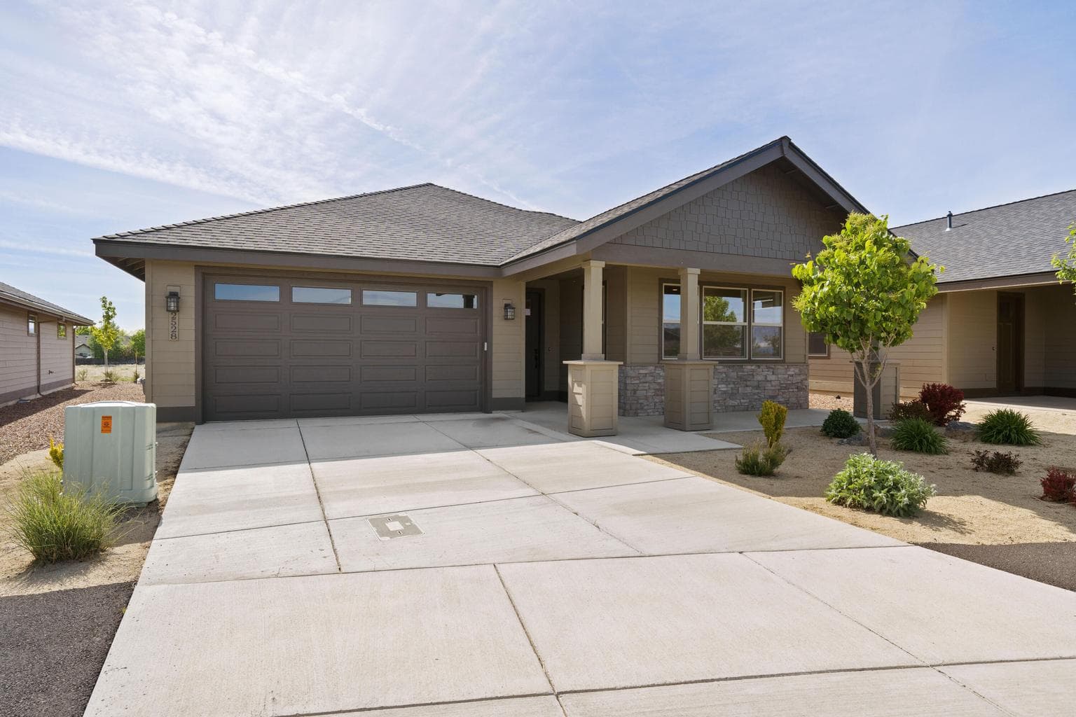Photo of 2528 Redwood 2 of 32
