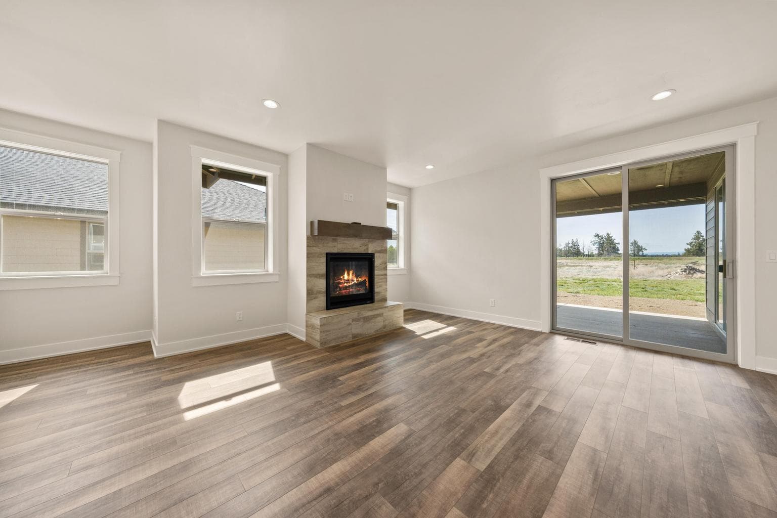 Photo of 2366 NW Redwood Avenue 9 of 31