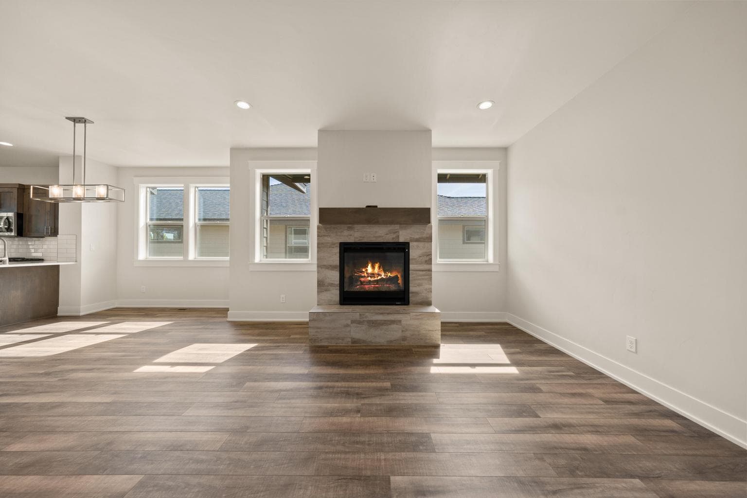 Photo of 2366 NW Redwood Avenue 10 of 31