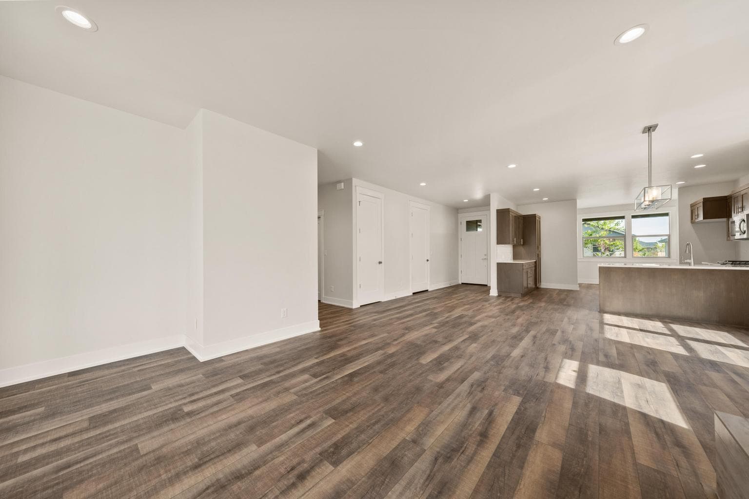 Photo of 2366 NW Redwood Avenue 12 of 31