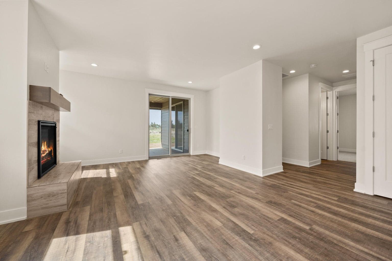 Photo of 2366 NW Redwood Avenue 13 of 31
