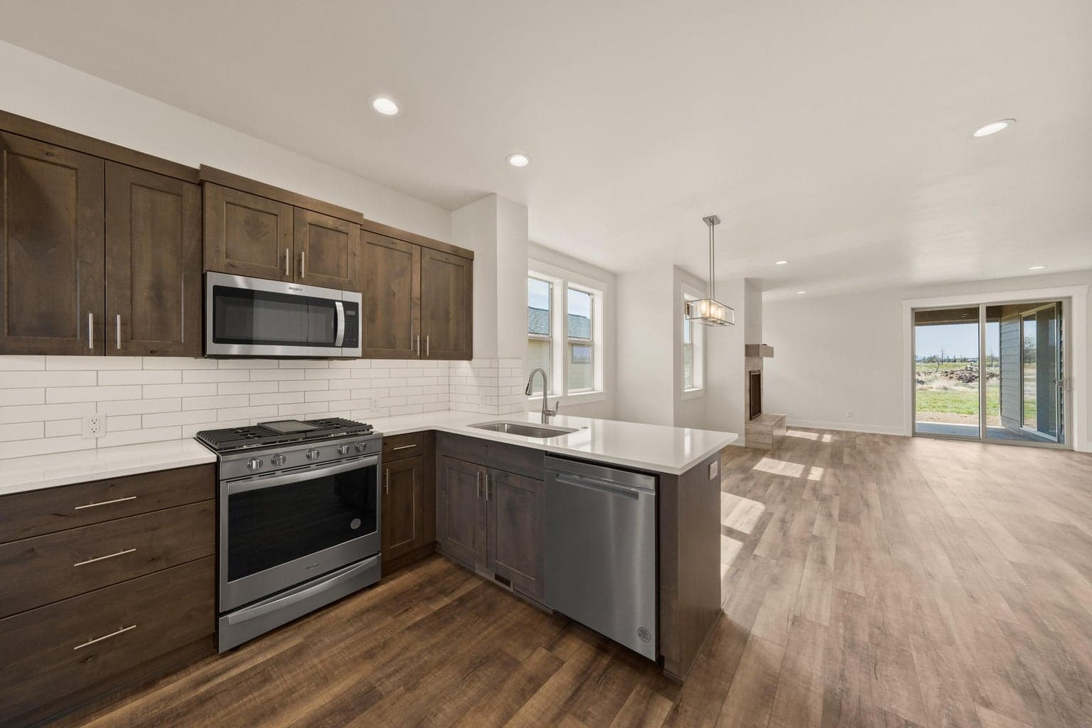 Photo of 2366 NW Redwood Avenue 16 of 31