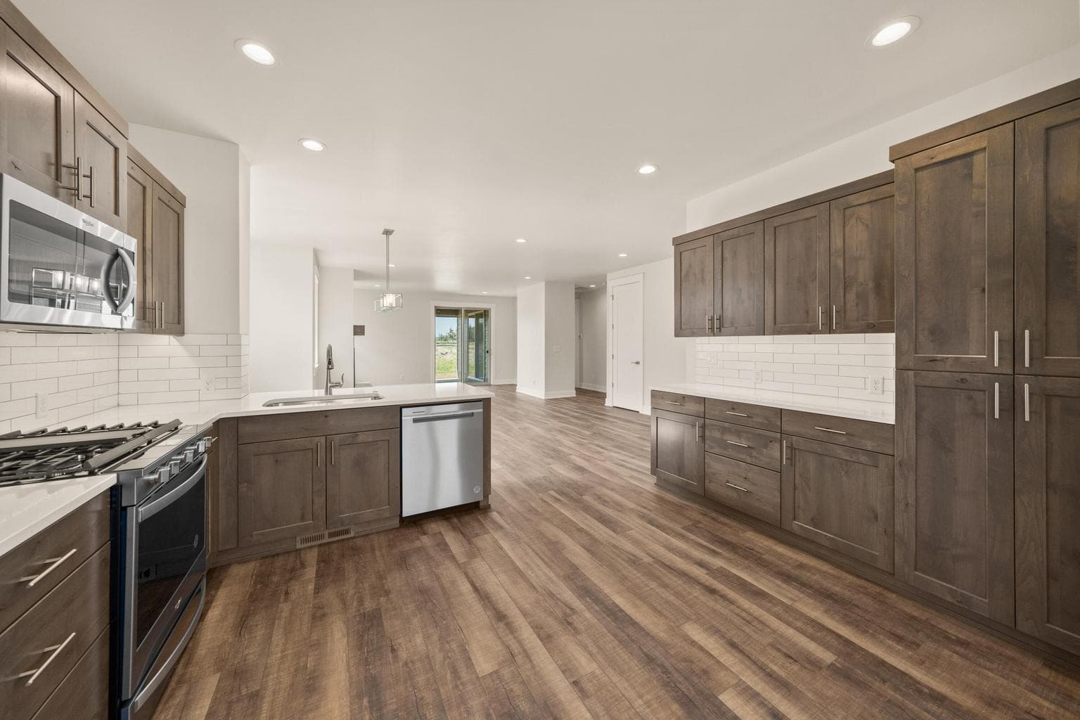 Photo of 2366 NW Redwood Avenue 17 of 31
