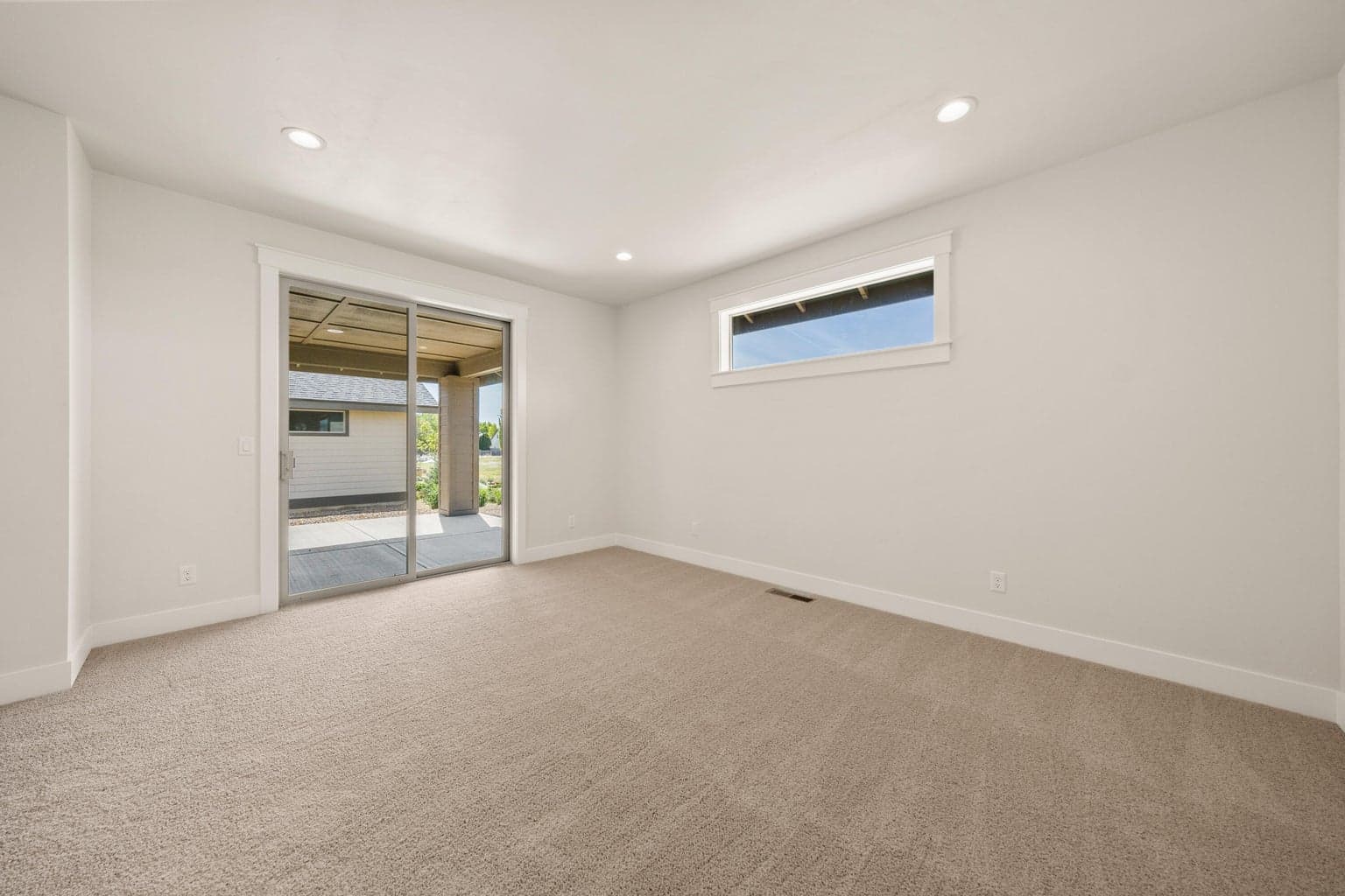 Photo of 2366 NW Redwood Avenue 19 of 31