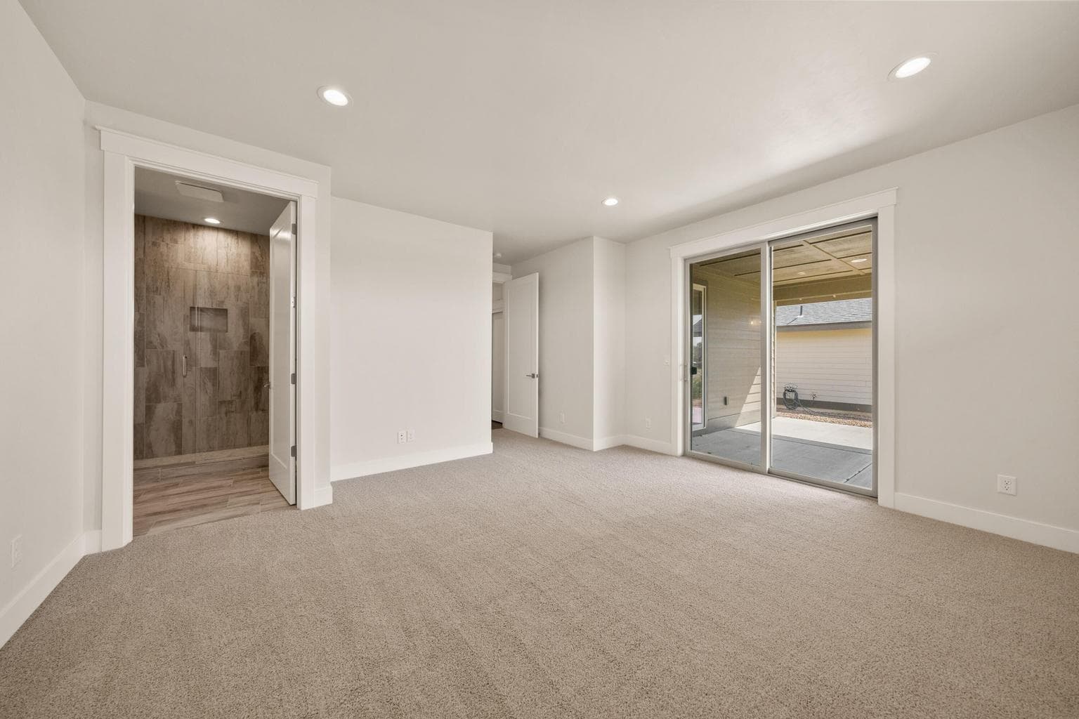 Photo of 2366 NW Redwood Avenue 20 of 31