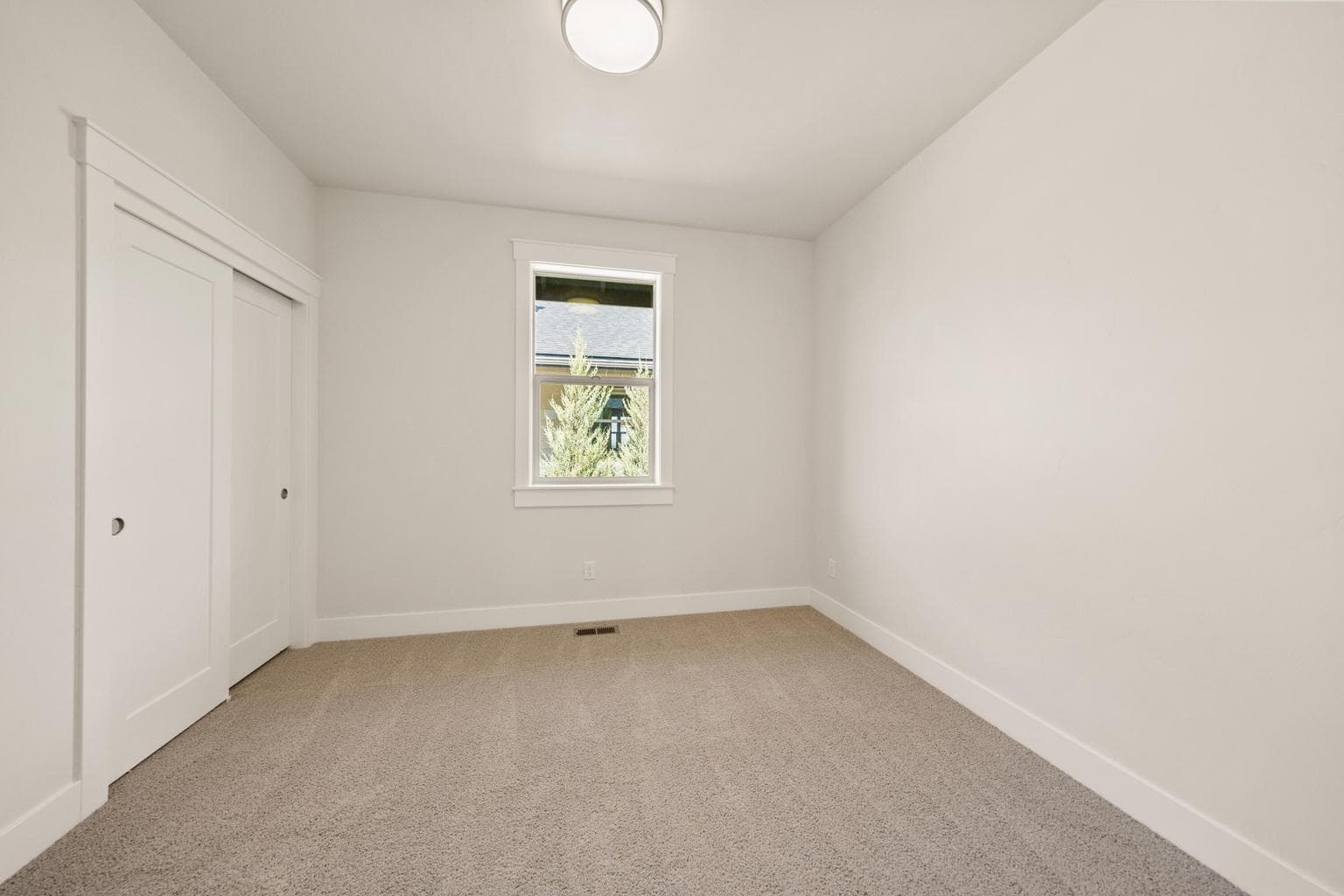 Photo of 2366 NW Redwood Avenue 24 of 31
