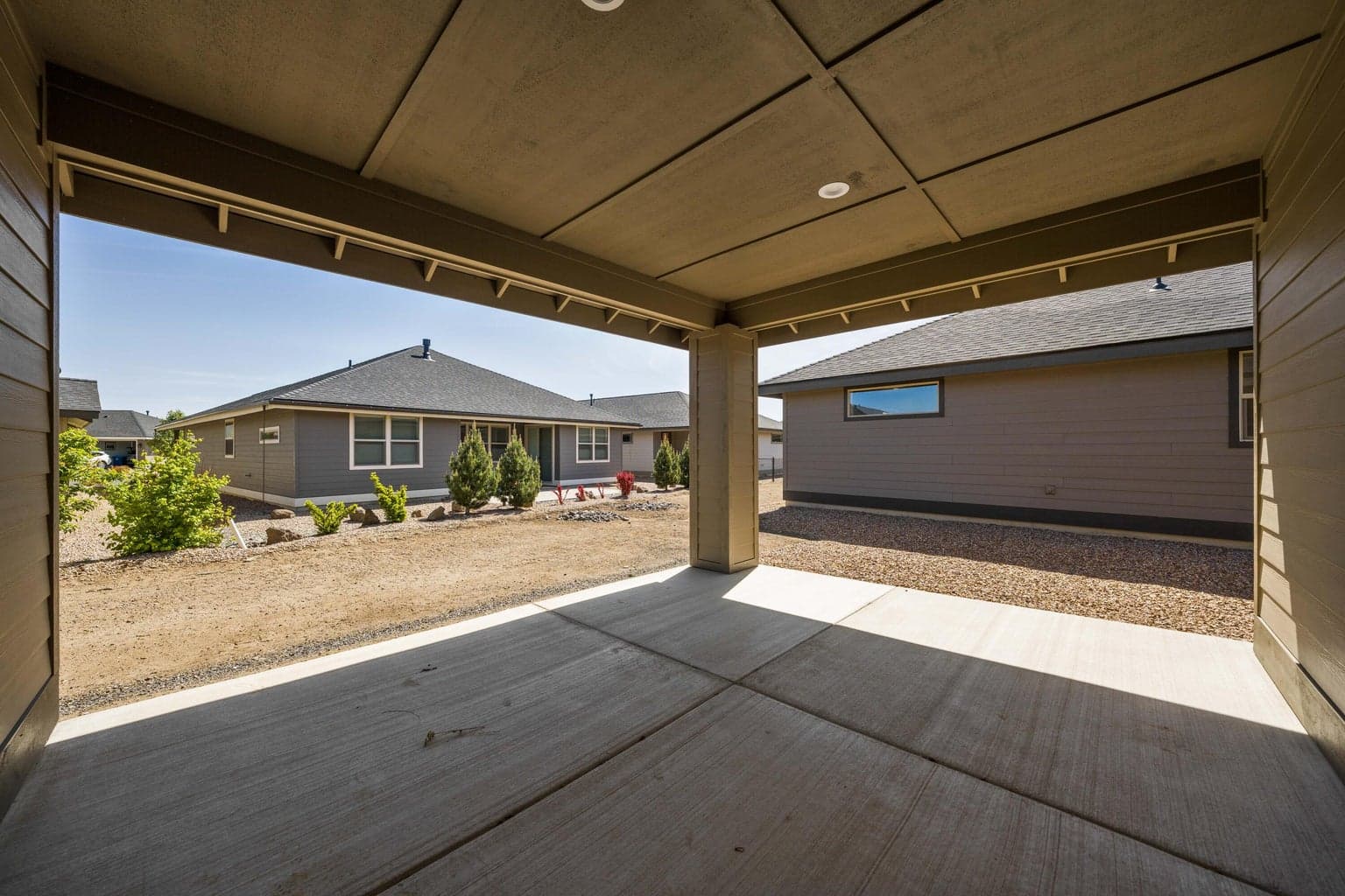 Photo of 2628 NW Redwood Circle 8 of 36
