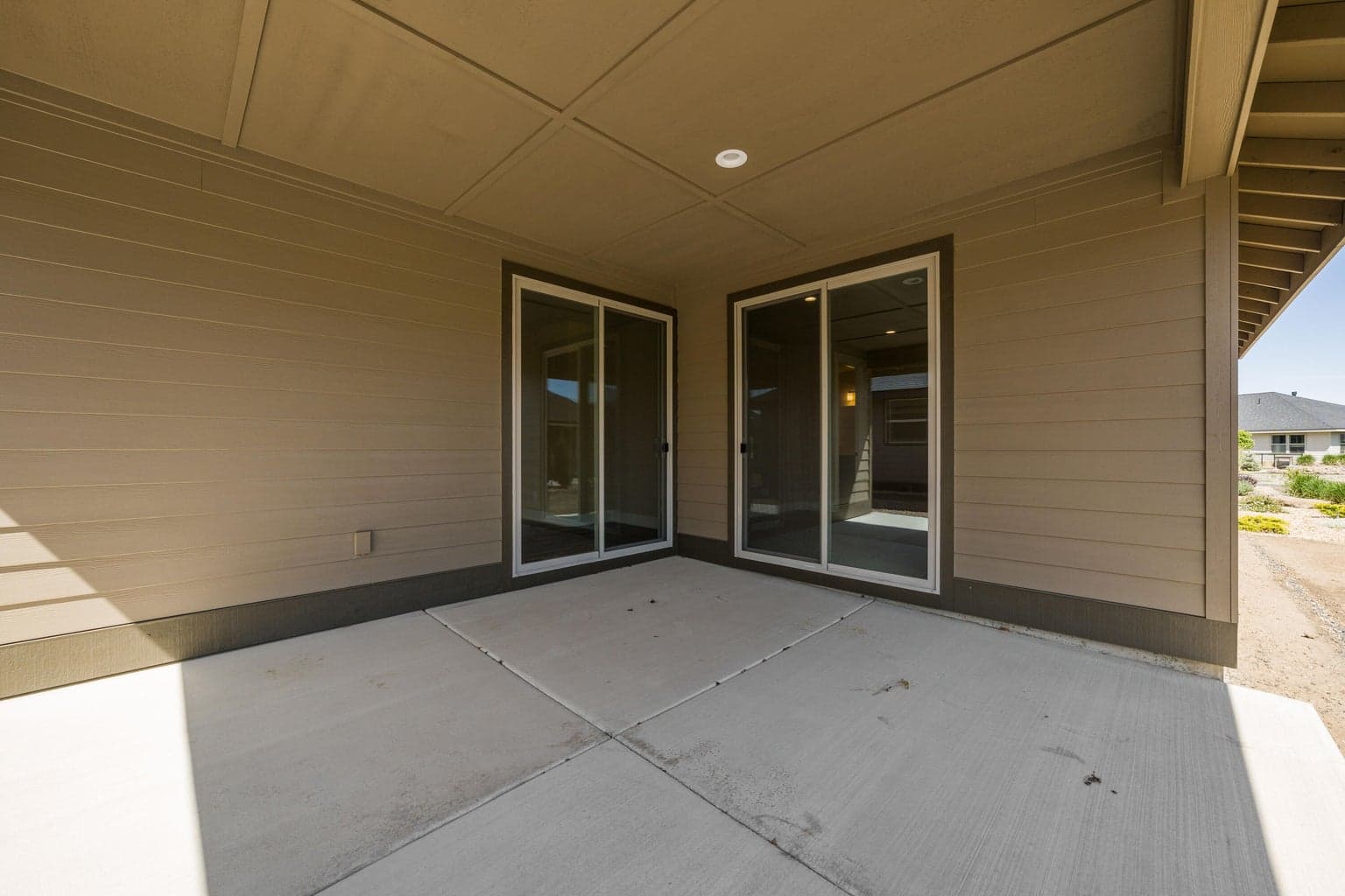 Photo of 2628 NW Redwood Circle 9 of 36