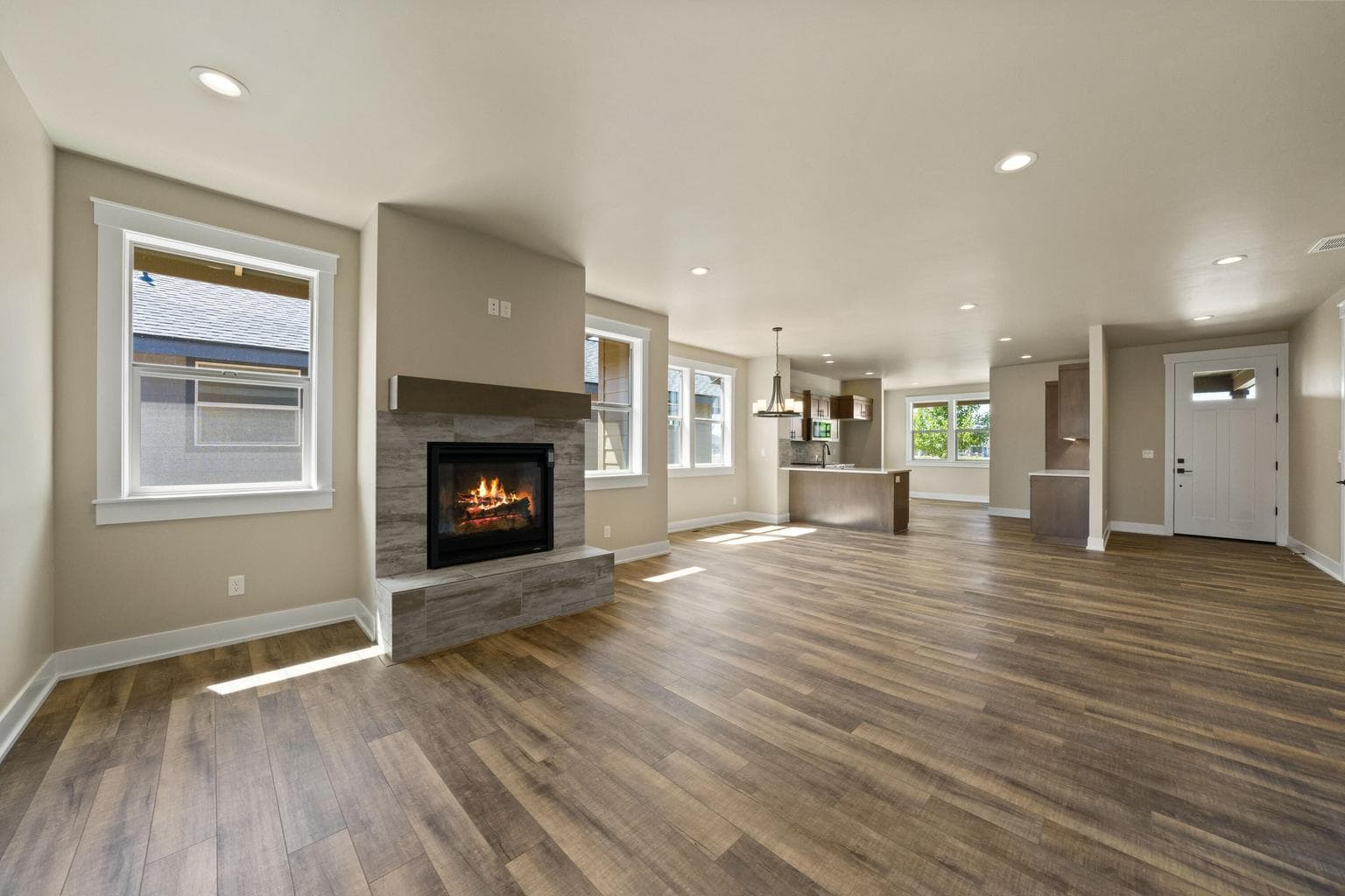 Photo of 2628 NW Redwood Circle 12 of 36