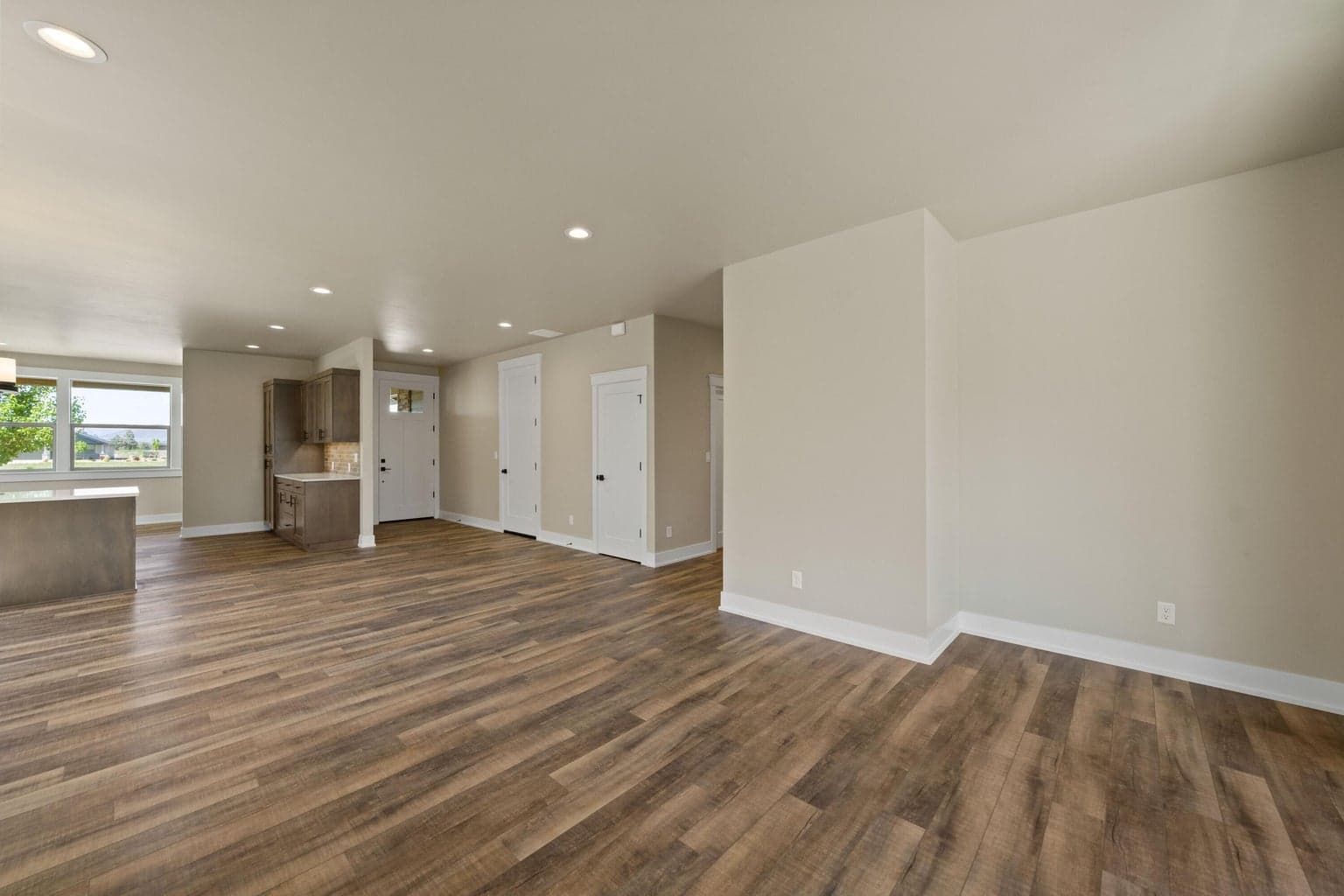 Photo of 2628 NW Redwood Circle 15 of 36