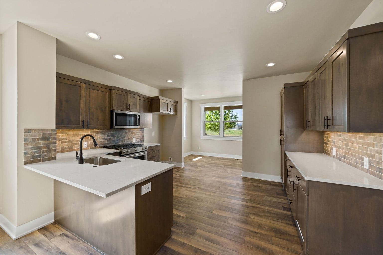 Photo of 2628 NW Redwood Circle 16 of 36