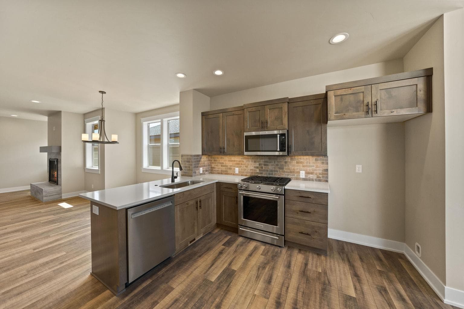 Photo of 2628 NW Redwood Circle 18 of 36
