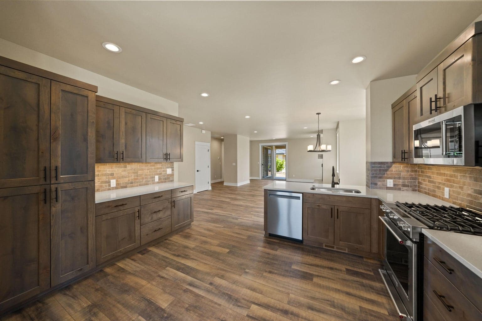 Photo of 2628 NW Redwood Circle 19 of 36