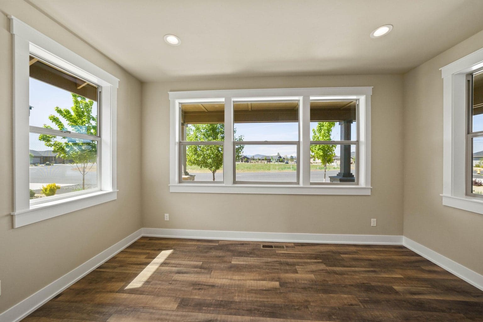 Photo of 2628 NW Redwood Circle 20 of 36