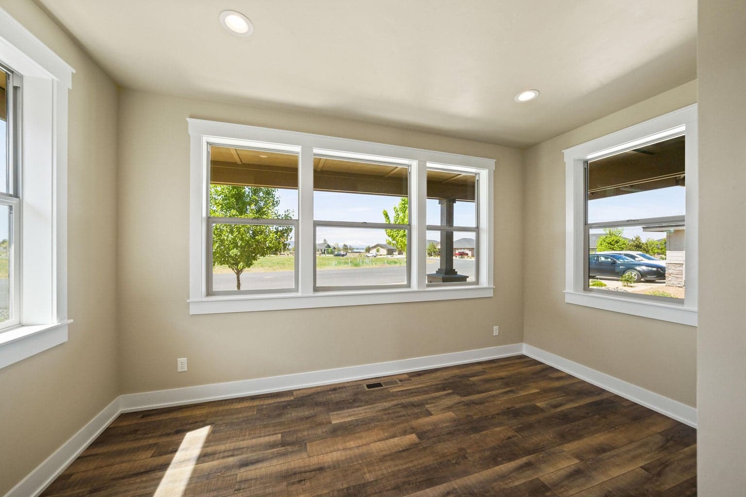 Photo of 2628 NW Redwood Circle 21 of 36