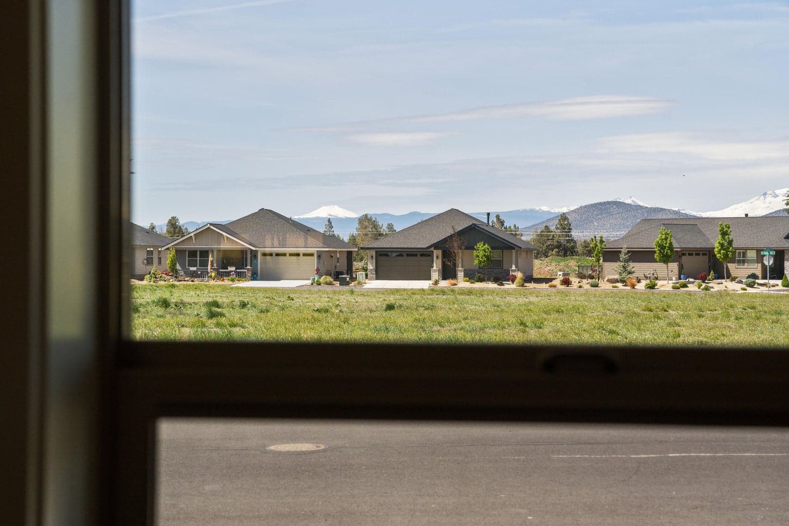 Photo of 2628 NW Redwood Circle 23 of 36