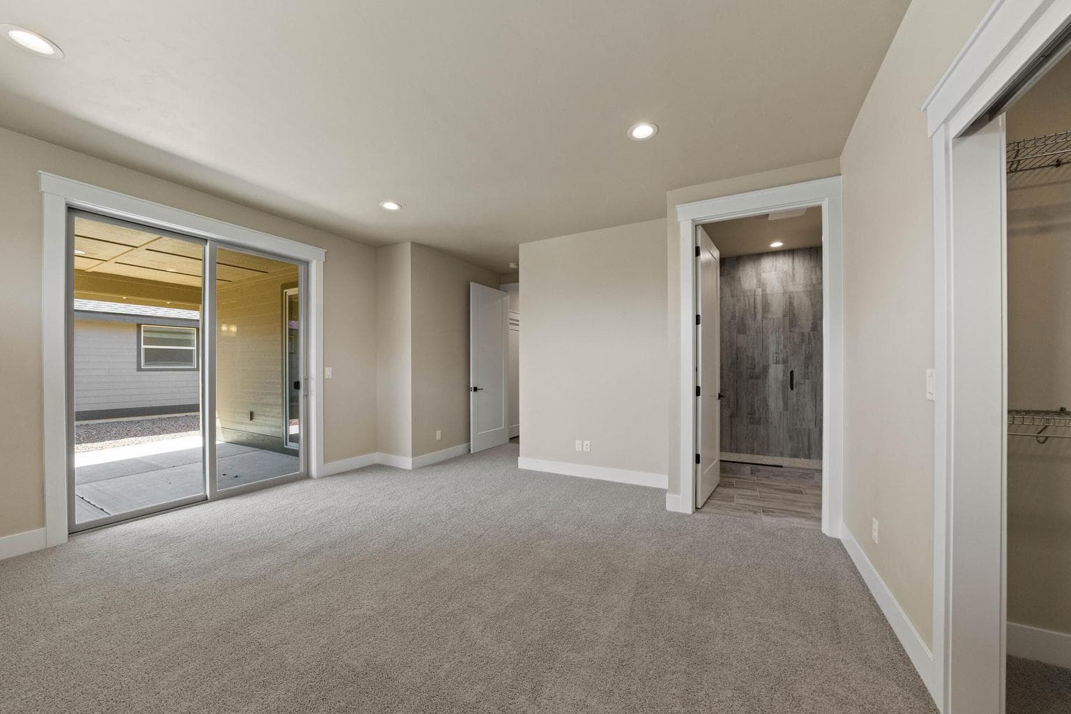 Photo of 2628 NW Redwood Circle 25 of 36