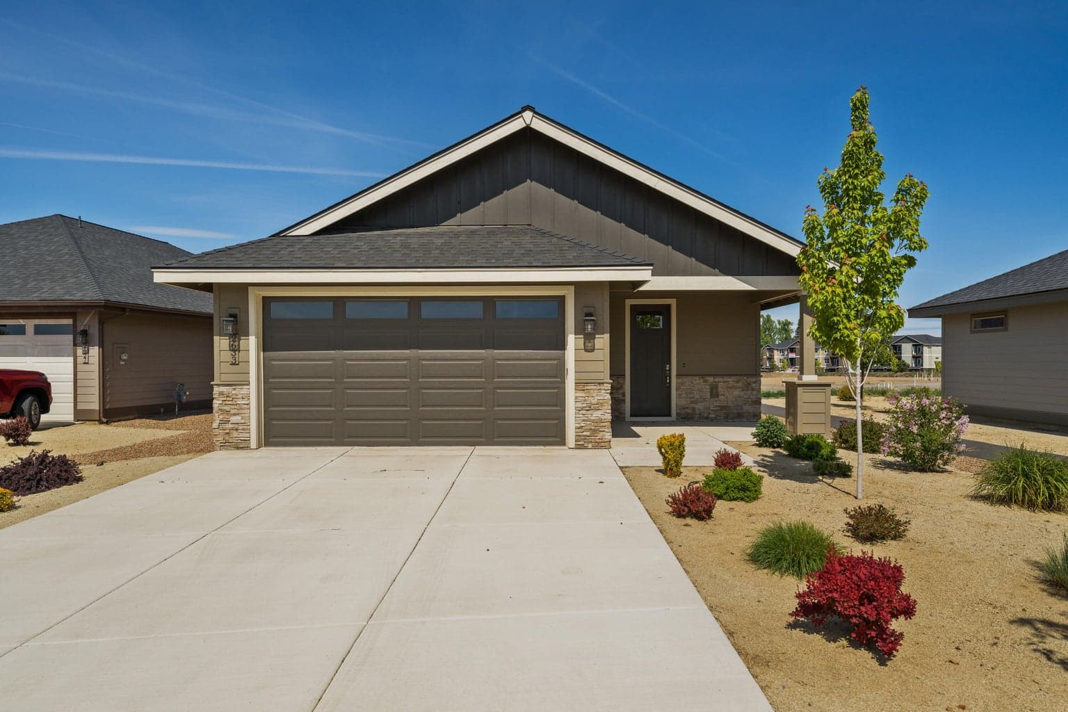 Photo of 2633 Redwood 2 of 34