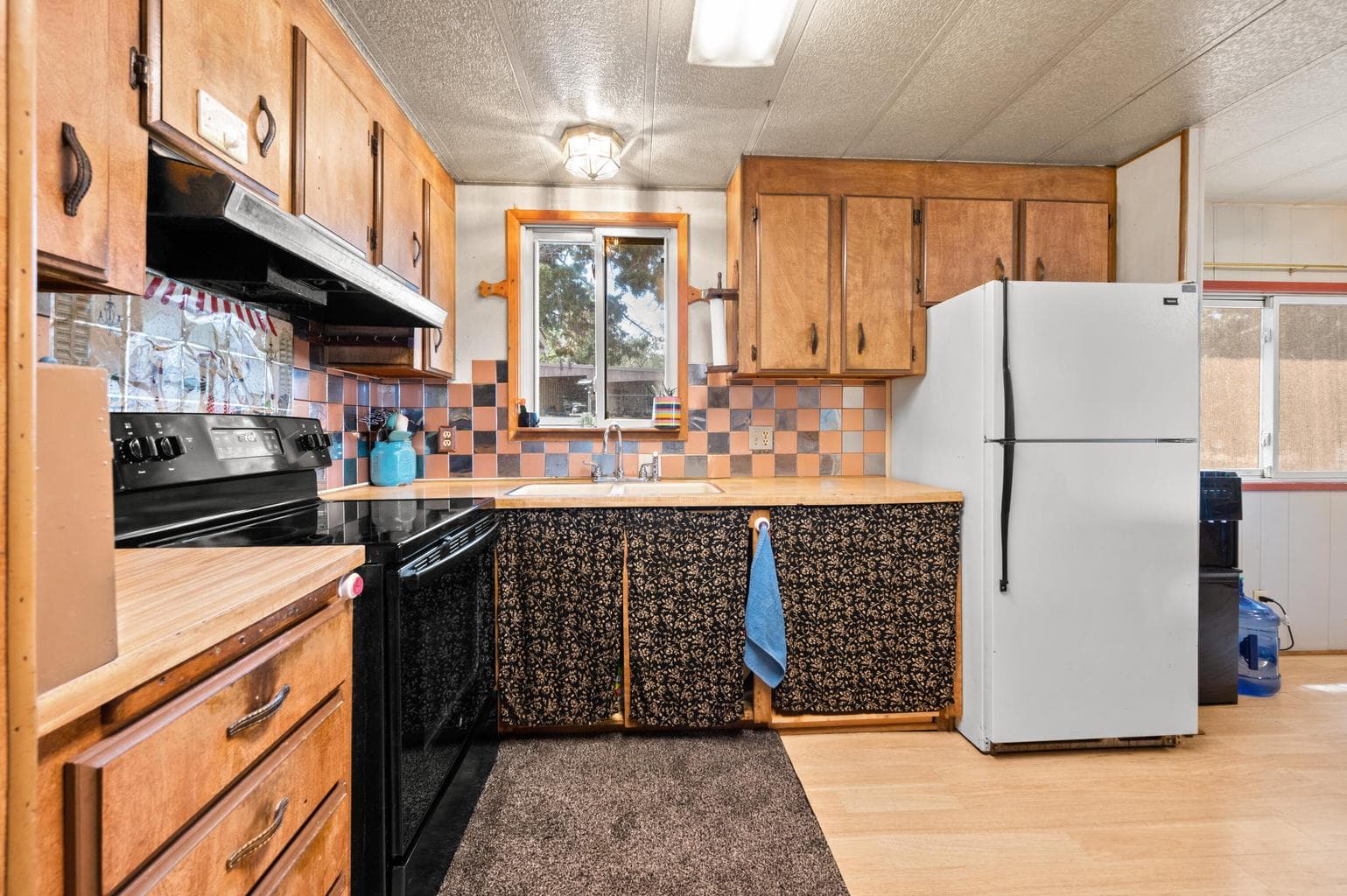 Photo of 791 SE Akins Drive 8 of 45