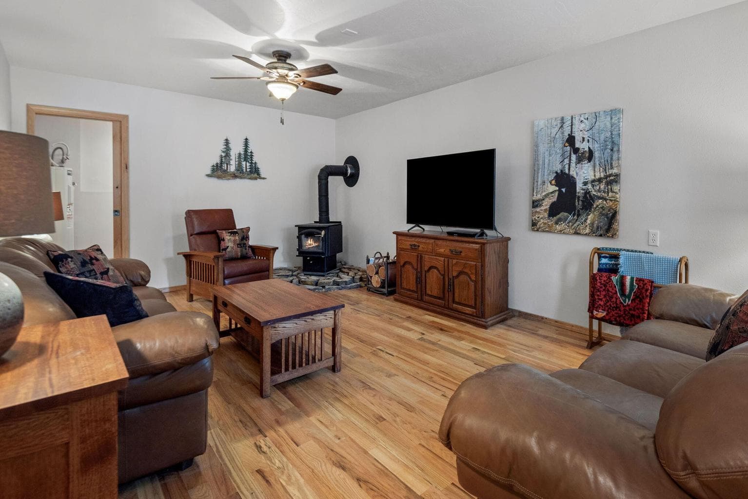 Photo of 16018 Park Drive 5 of 25
