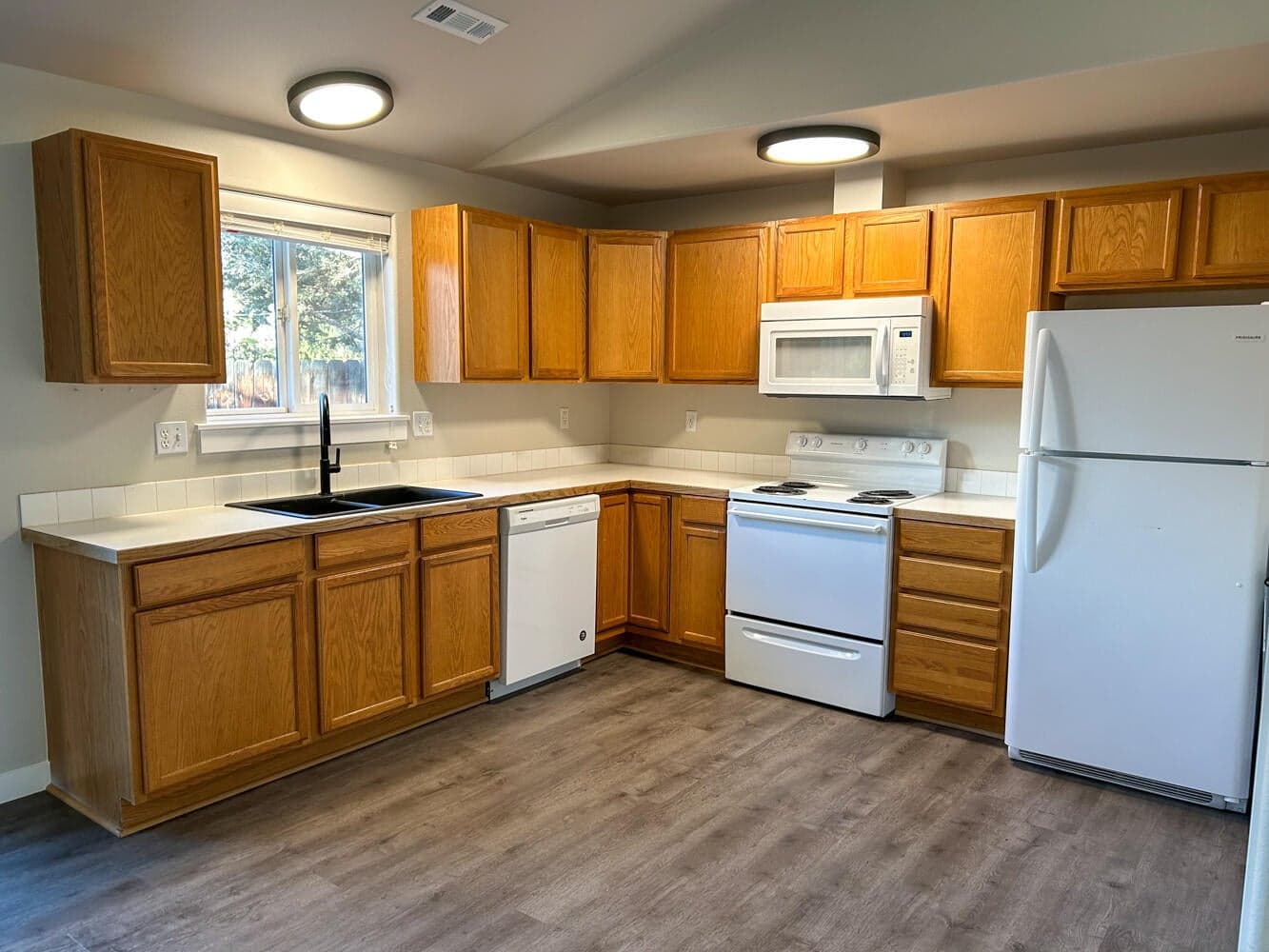 Photo of 1644 SE Riviera Drive 6 of 16