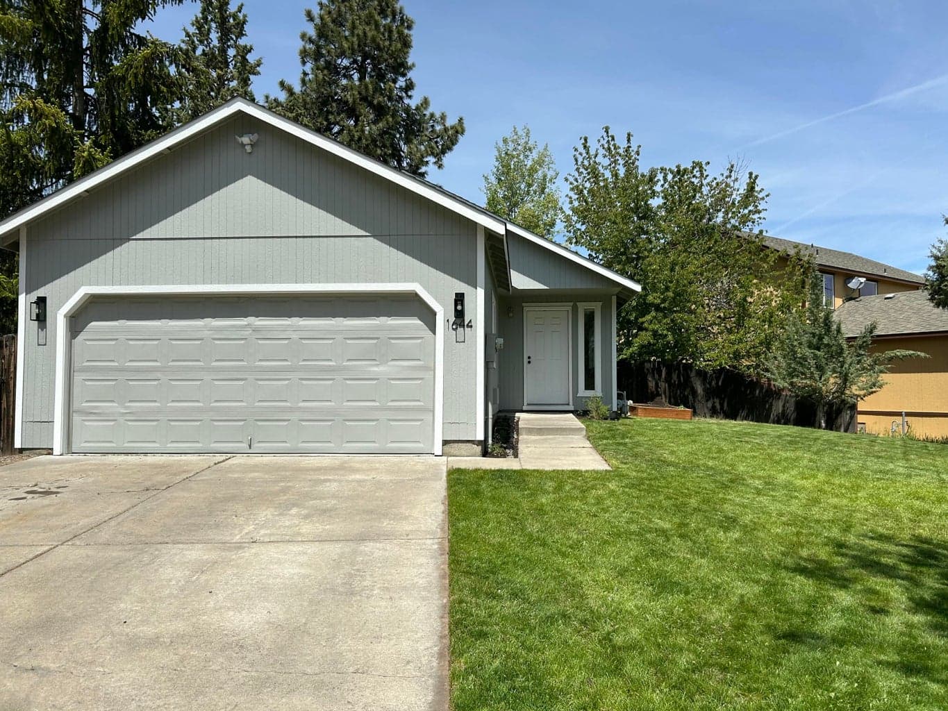 Photo of 1644 Riviera 2 of 16