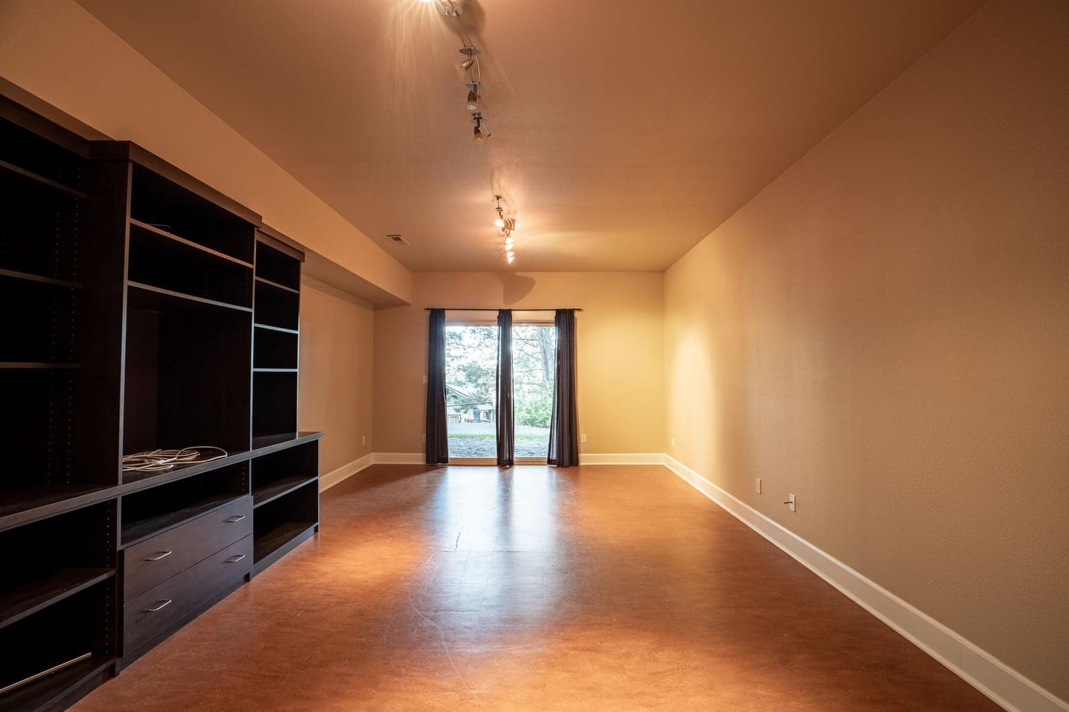 Family/bonus room with built in shelving and access to the back yard