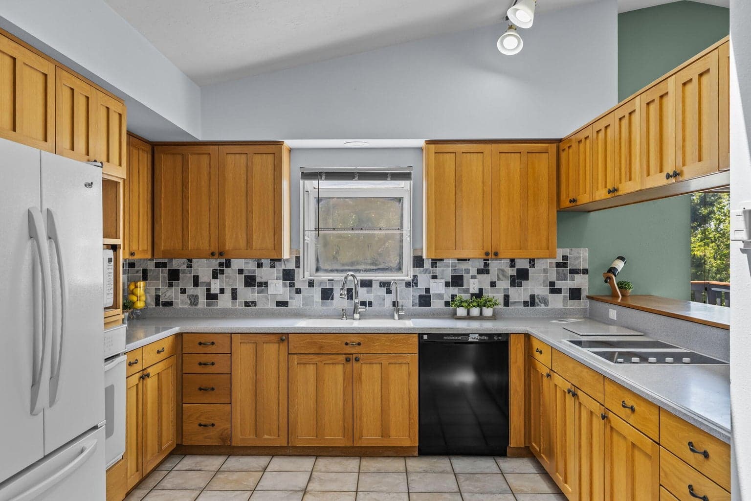 Spacious Kitchen, lots of storage.