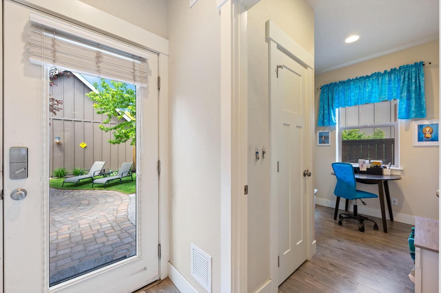 Photo of 63115 NE De Haviland Street 25 of 45