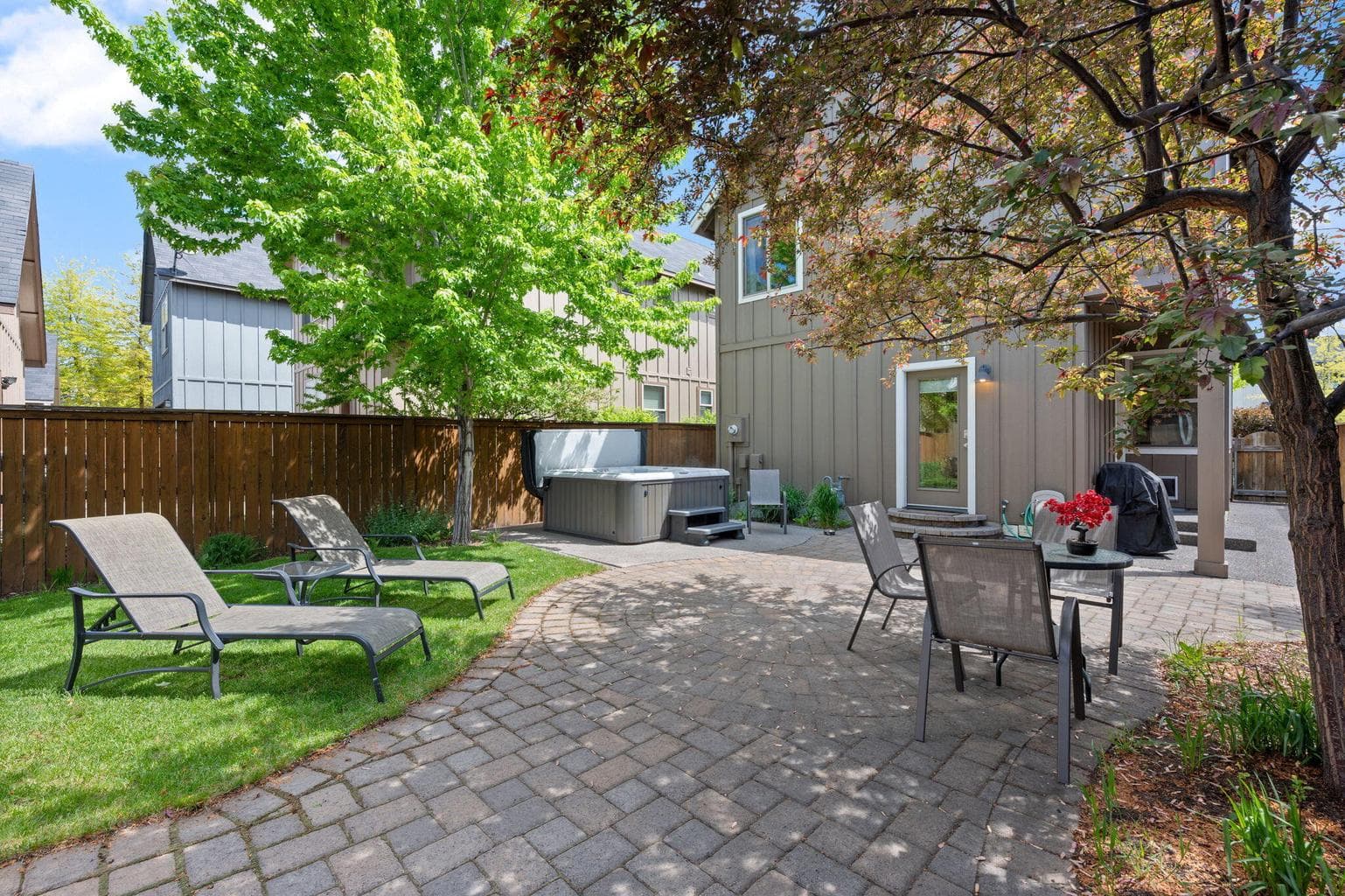 Photo of 63115 NE De Haviland Street 8 of 45